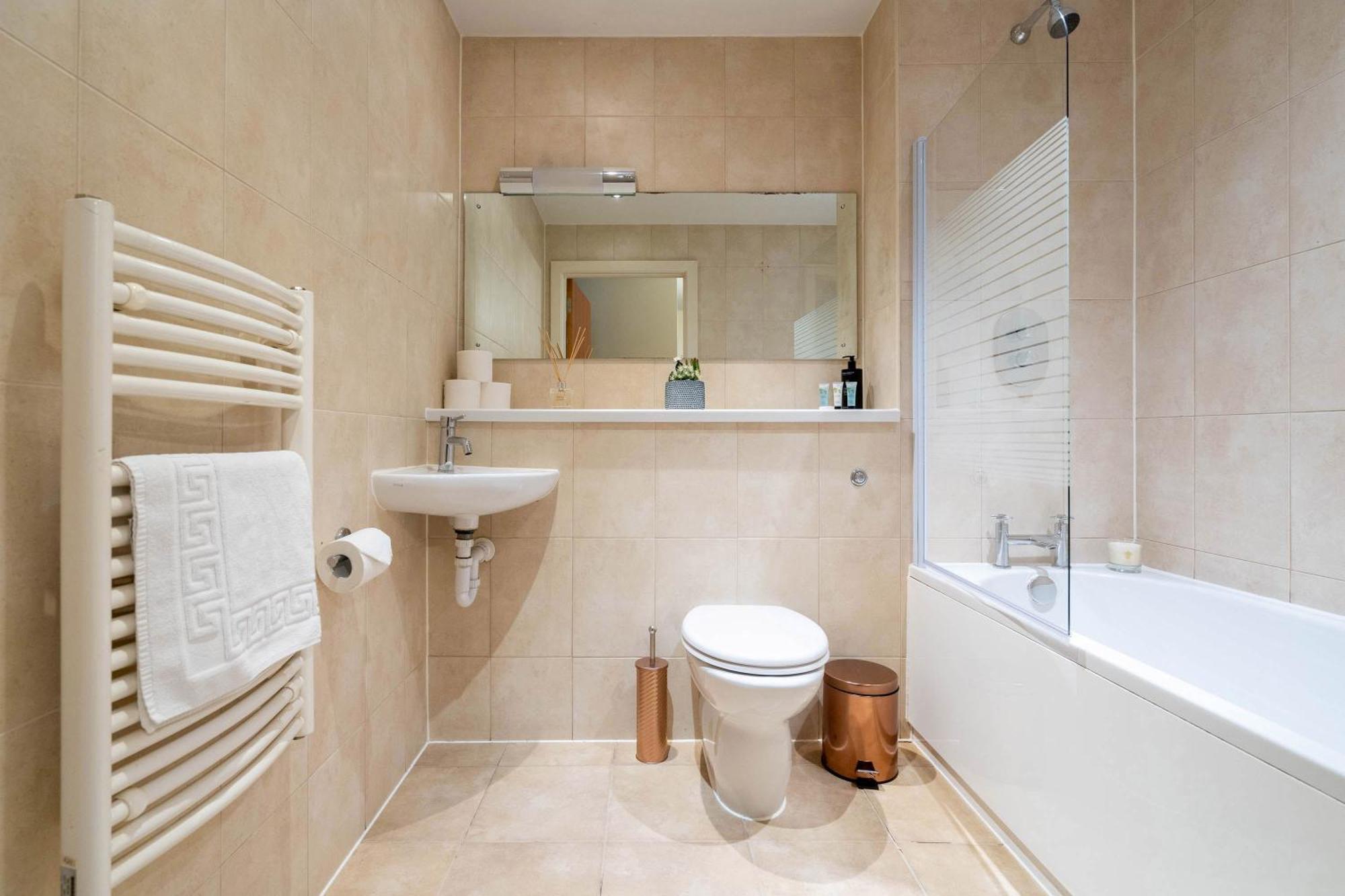 - Chinatown - Balcony - Secure Parking 1arc Apartment